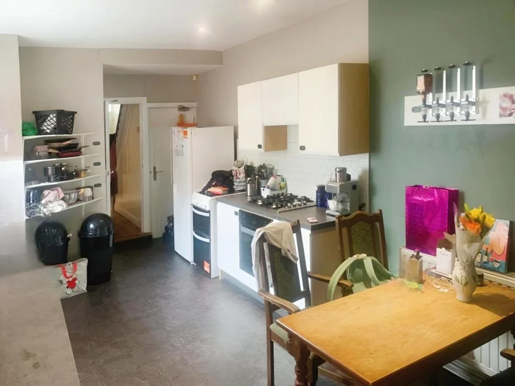 6 bedroom terraced house for rent