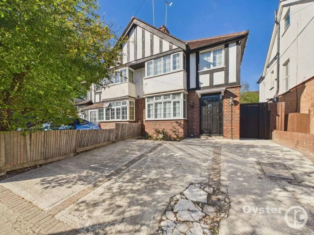 3 bedroom semi-detached house for rent