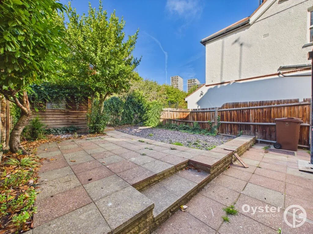 3 bedroom semi-detached house for rent