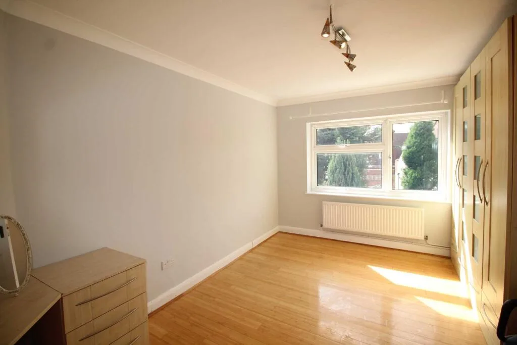 4 bedroom semi-detached house for rent