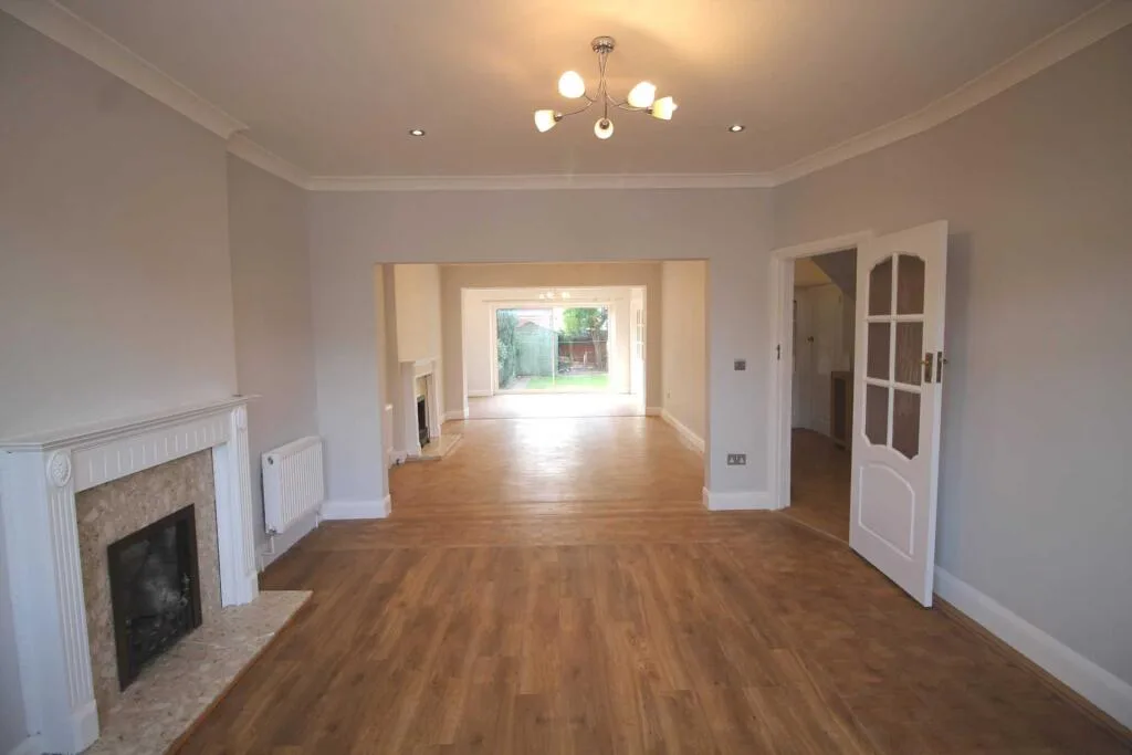 4 bedroom semi-detached house for rent