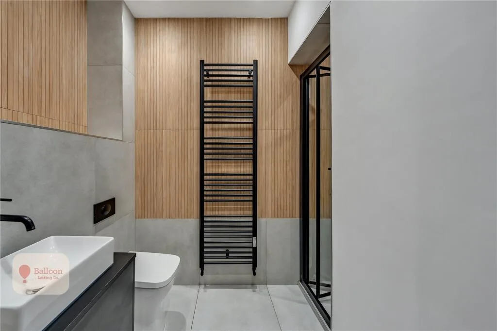 6 bedroom semi-detached house for rent