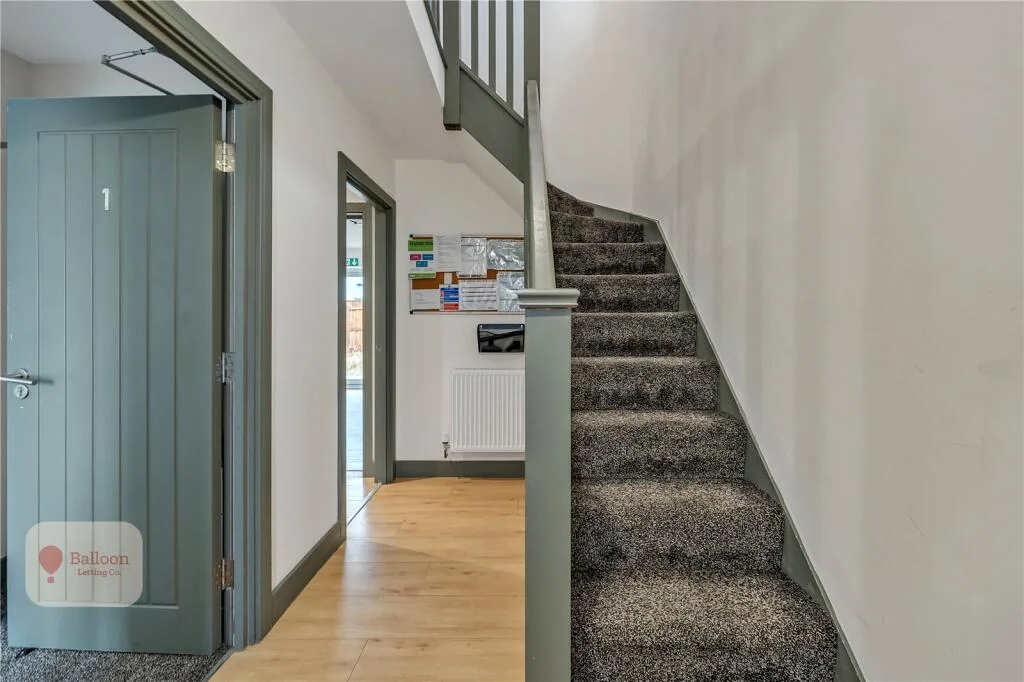6 bedroom semi-detached house for rent