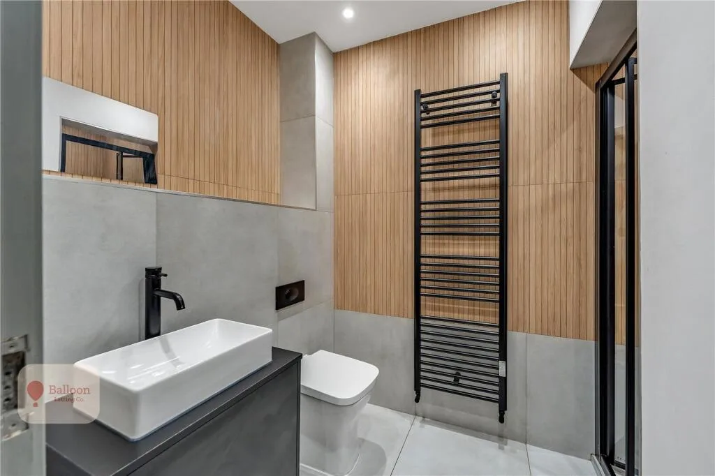 6 bedroom semi-detached house for rent