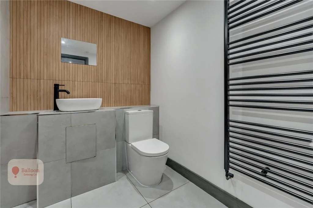 6 bedroom semi-detached house for rent