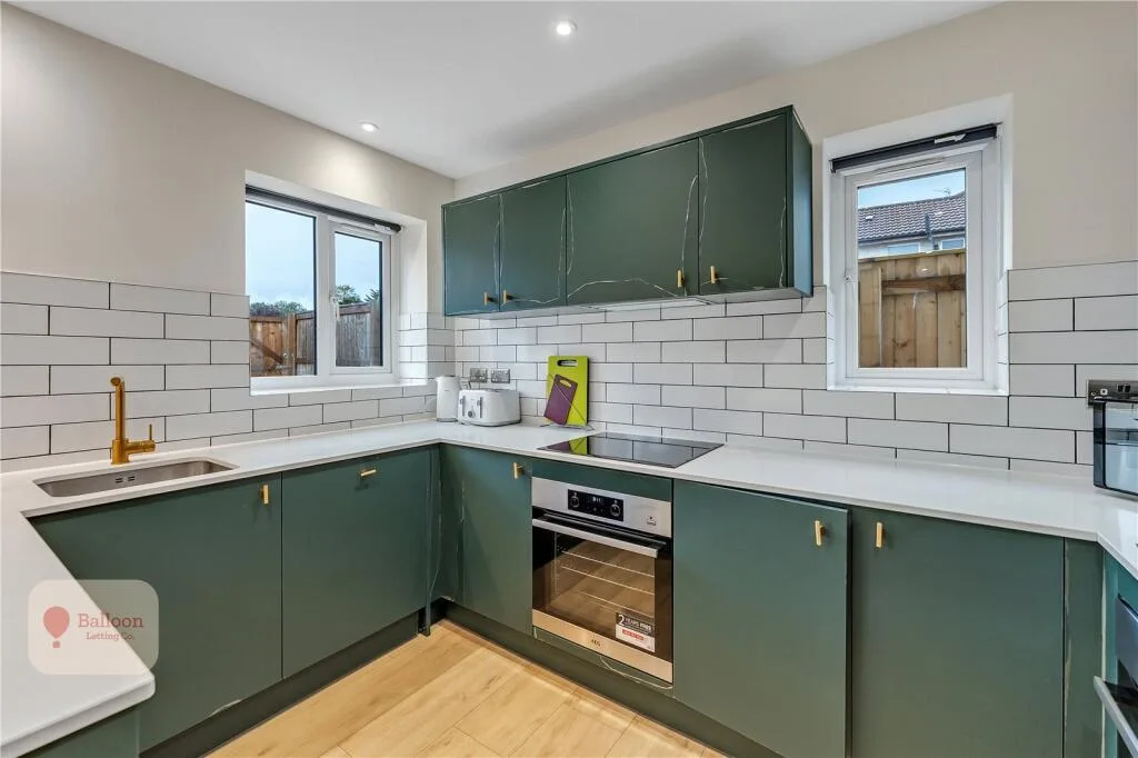 6 bedroom semi-detached house for rent