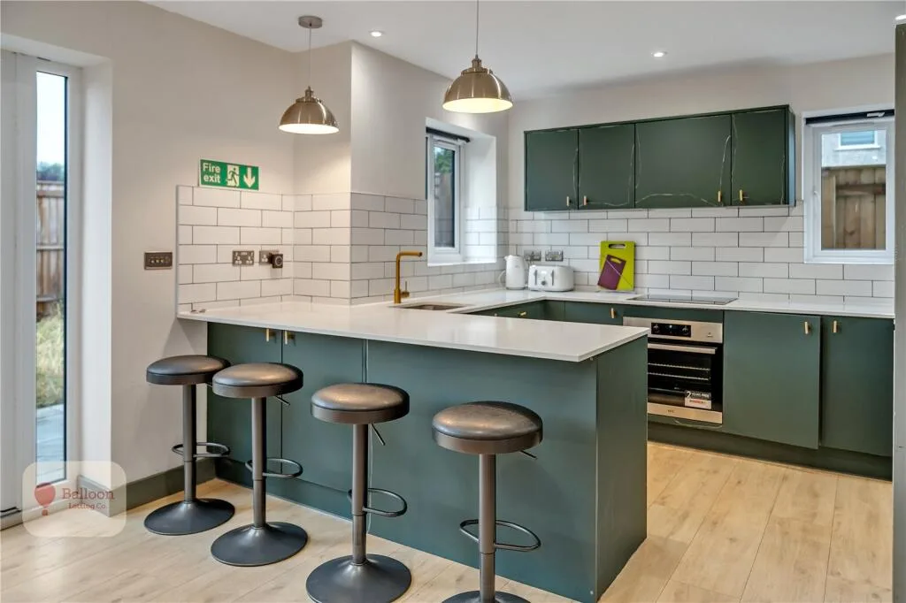 6 bedroom semi-detached house for rent