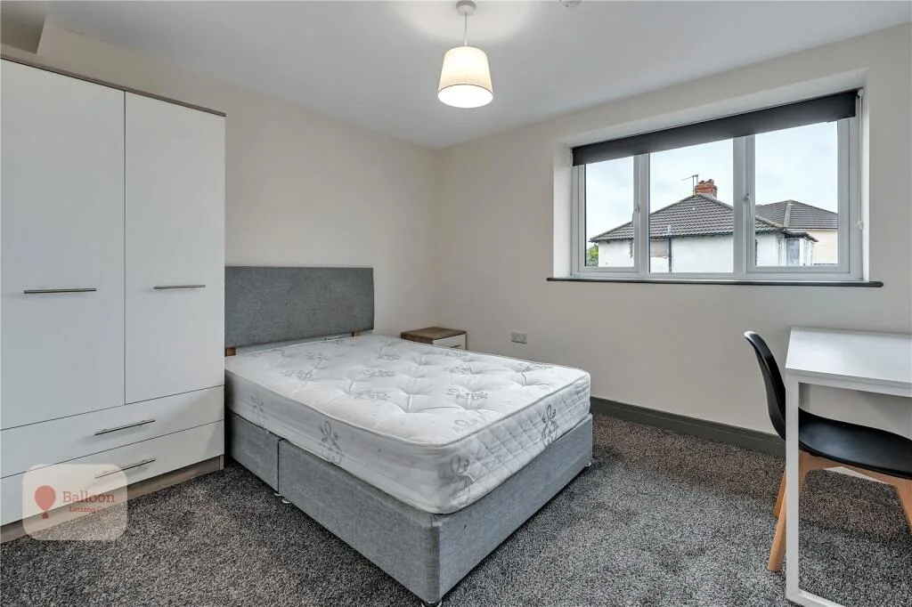 6 bedroom semi-detached house for rent
