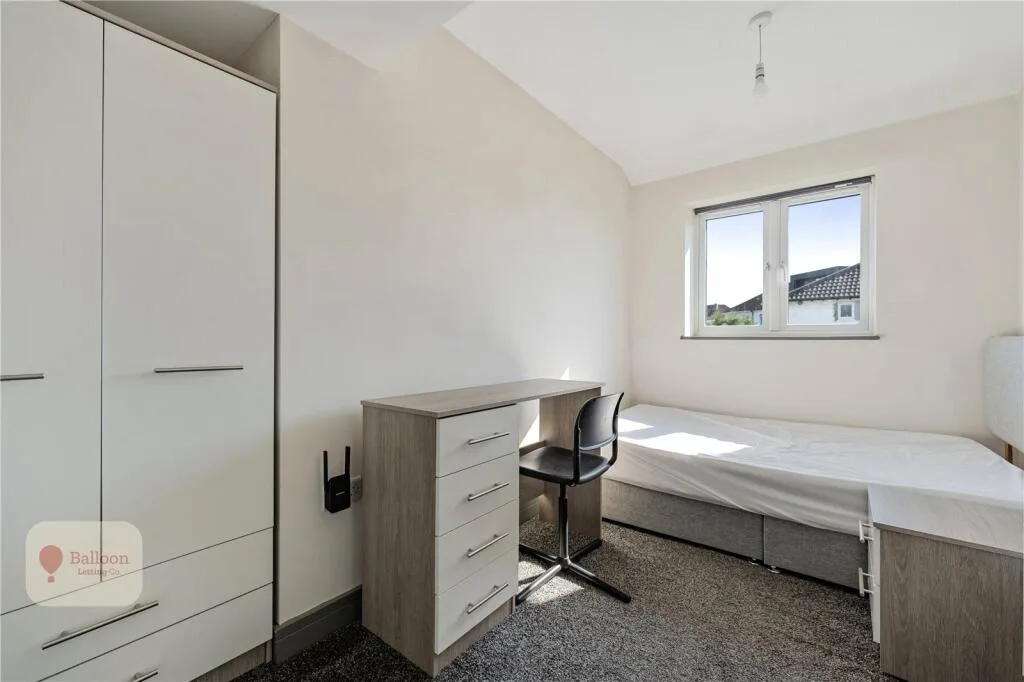 6 bedroom end of terrace house for rent