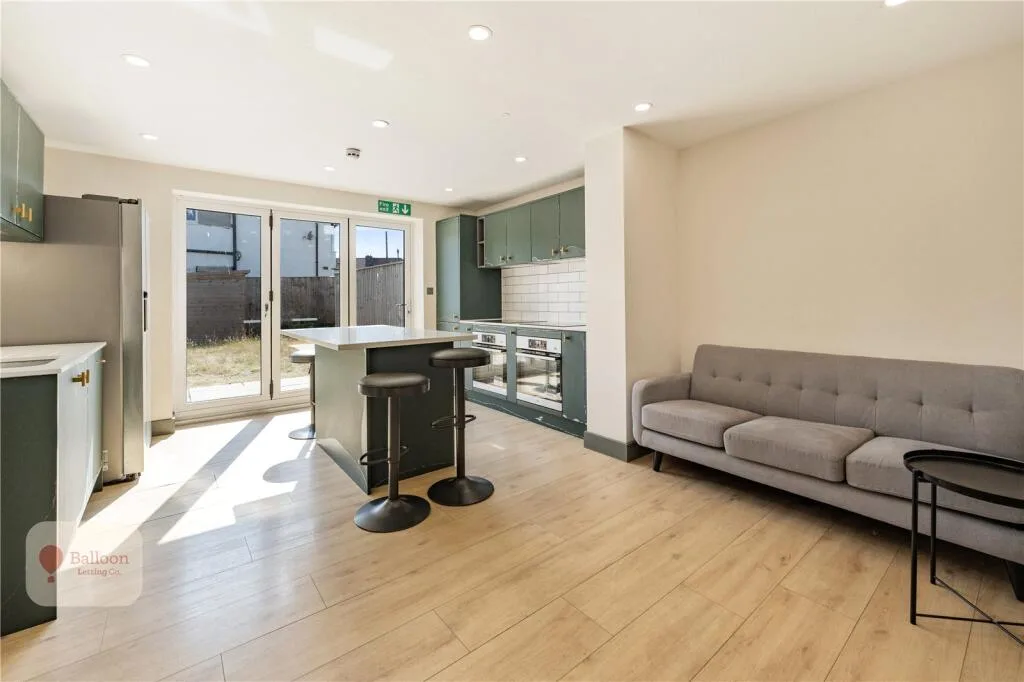 6 bedroom end of terrace house for rent