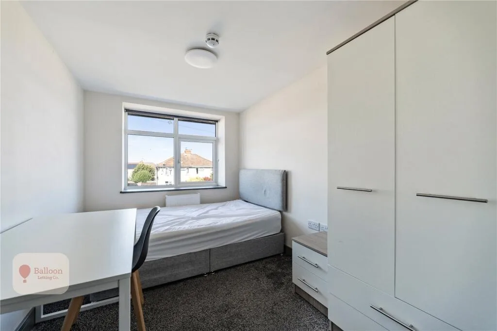 6 bedroom end of terrace house for rent
