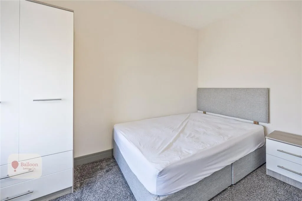6 bedroom end of terrace house for rent