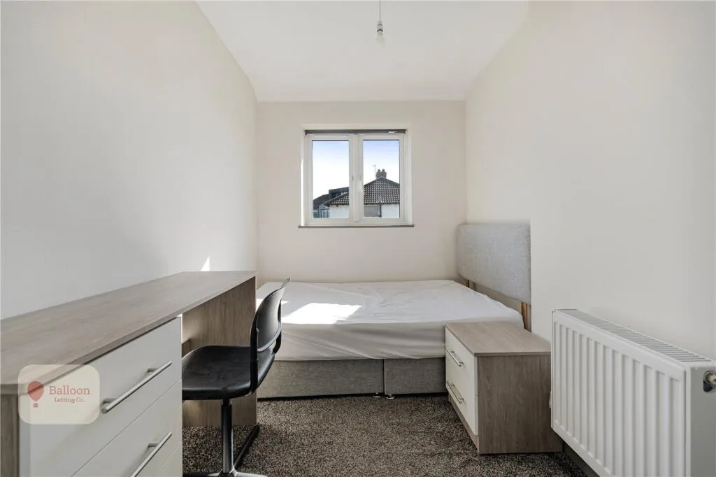 6 bedroom end of terrace house for rent