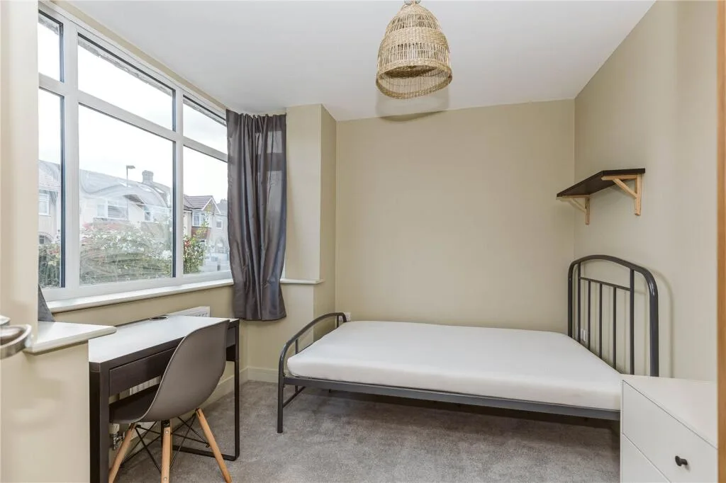 6 bedroom semi-detached house for rent