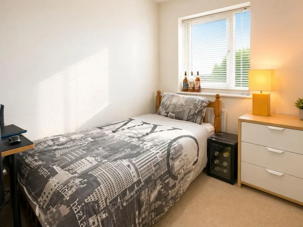 6 bedroom semi-detached house for rent