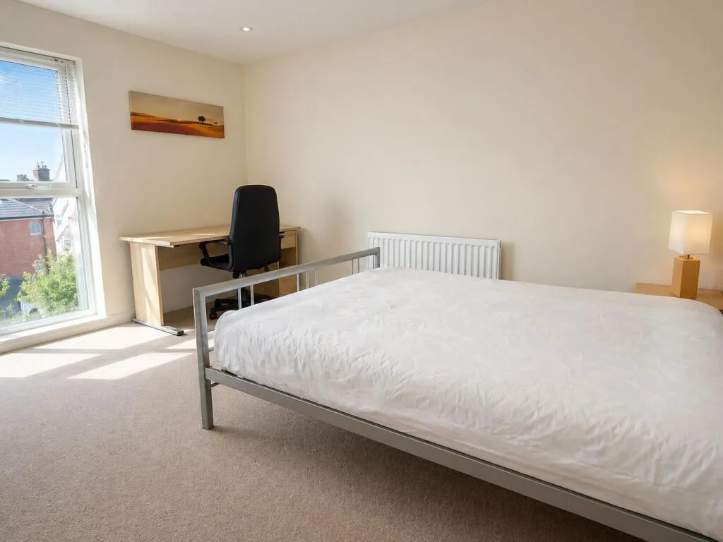 6 bedroom semi-detached house for rent