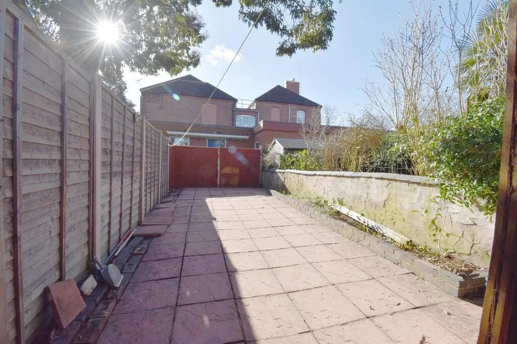 3 bedroom end of terrace house for rent