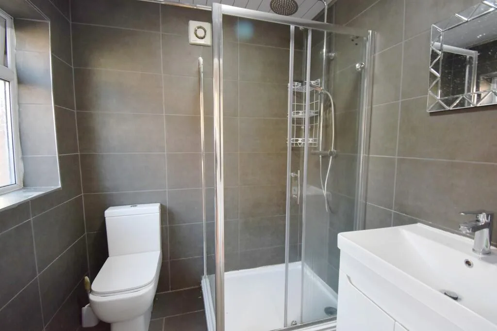 3 bedroom end of terrace house for rent