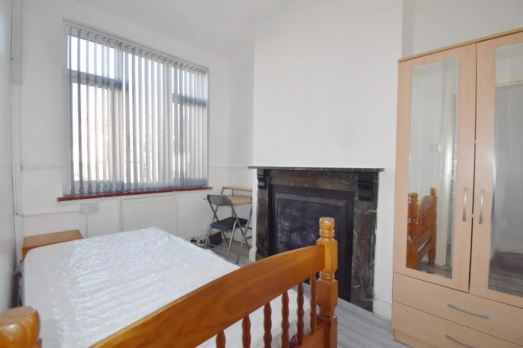 3 bedroom end of terrace house for rent