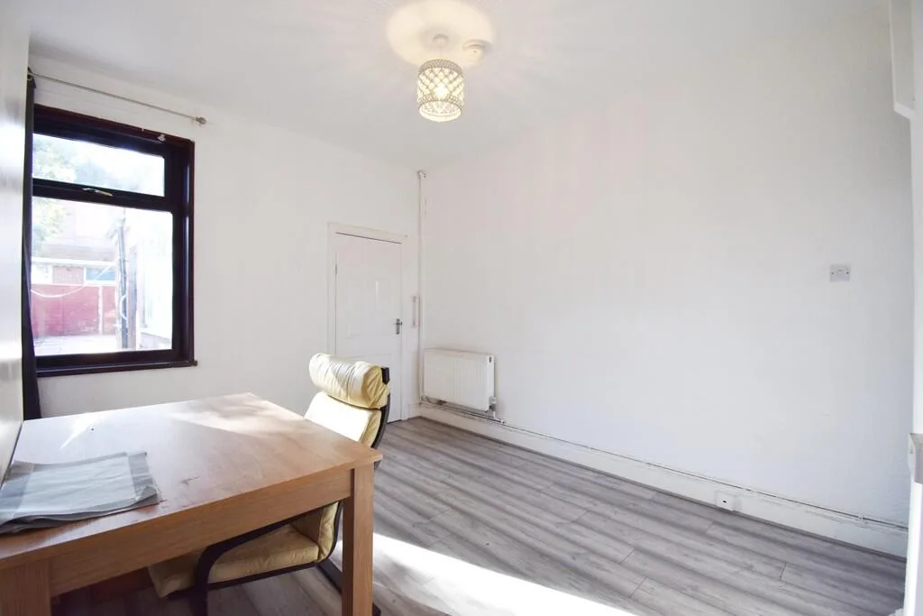 3 bedroom end of terrace house for rent