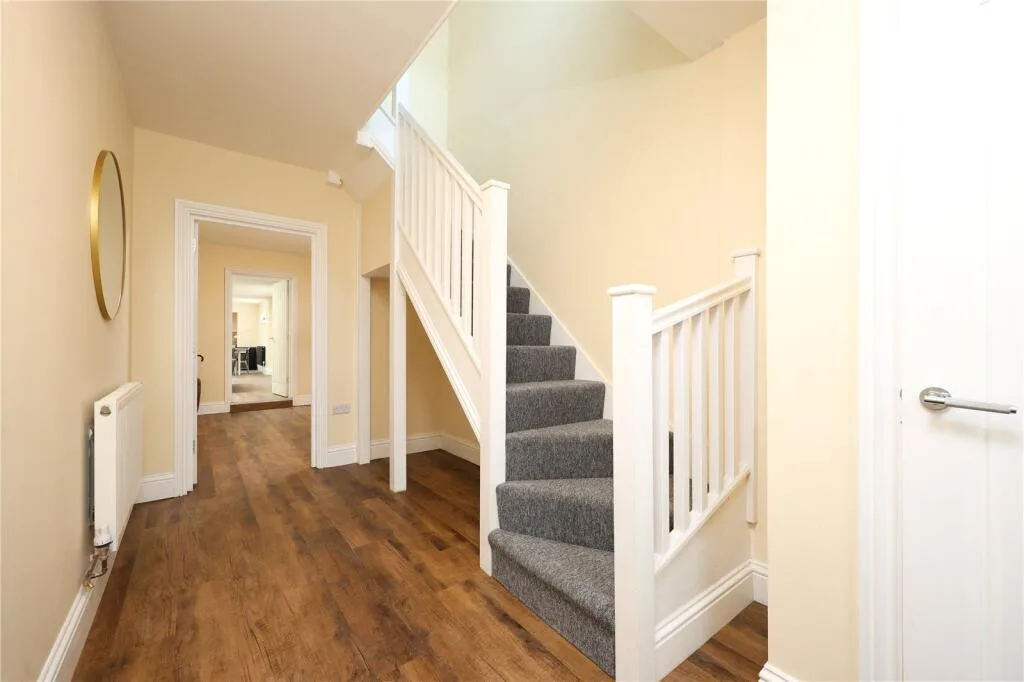 6 bedroom end of terrace house for rent