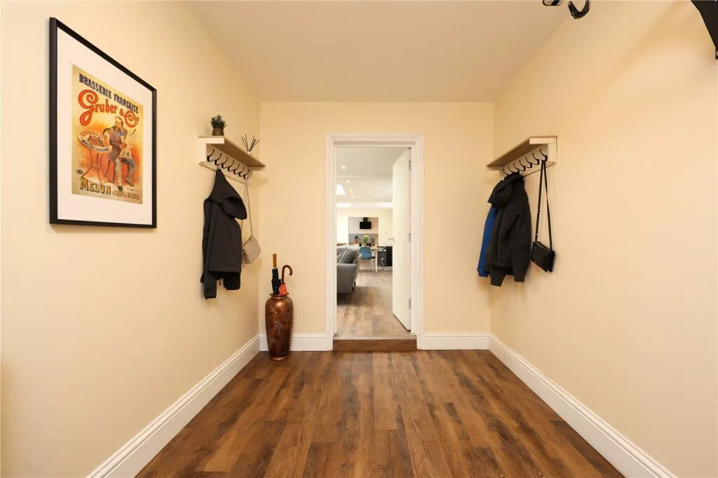 6 bedroom end of terrace house for rent