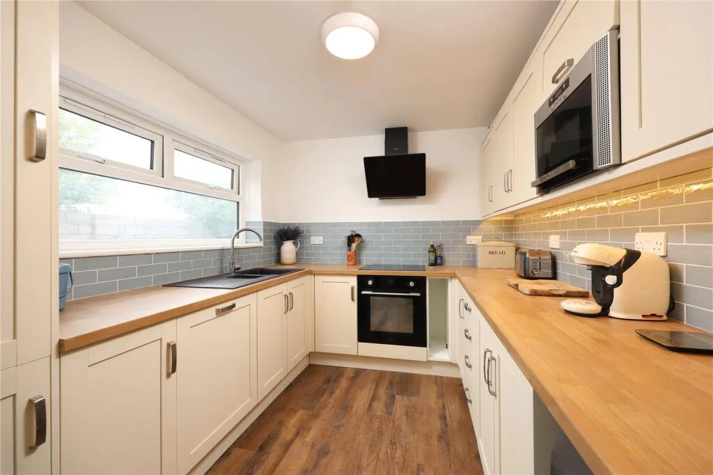 6 bedroom end of terrace house for rent