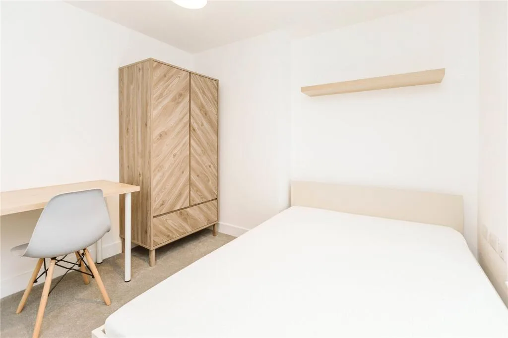 6 bedroom end of terrace house for rent