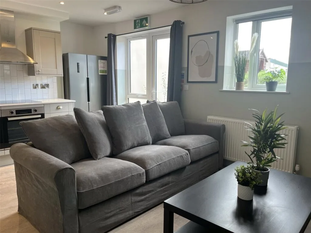 6 bedroom terraced house for rent