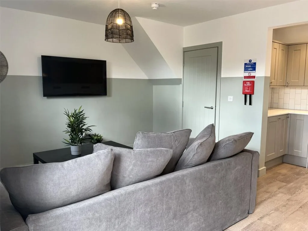 6 bedroom terraced house for rent