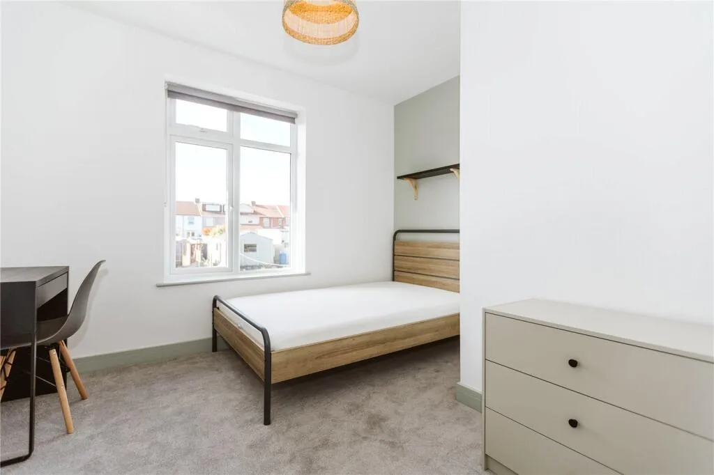 6 bedroom terraced house for rent