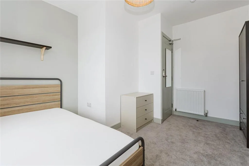 6 bedroom terraced house for rent