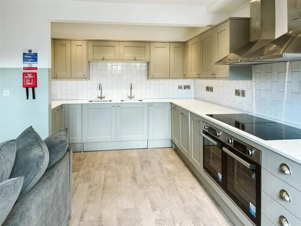 6 bedroom terraced house for rent