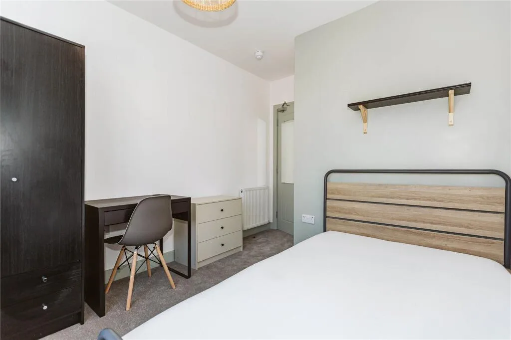 6 bedroom terraced house for rent