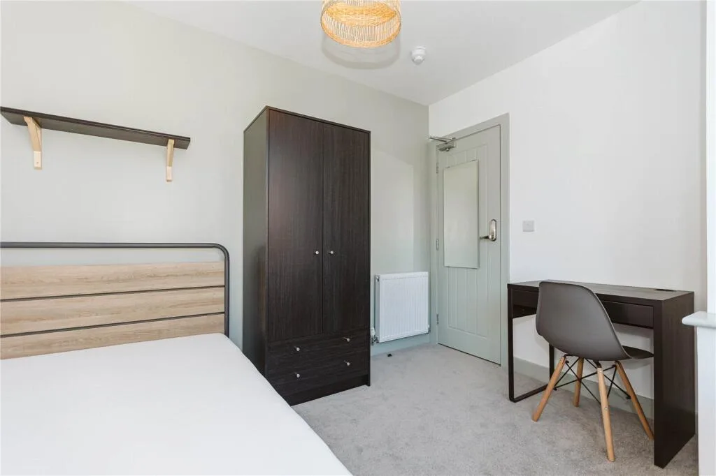 6 bedroom terraced house for rent