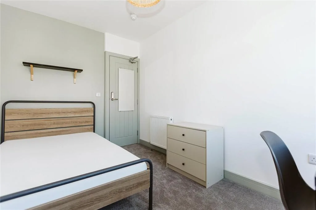 6 bedroom terraced house for rent