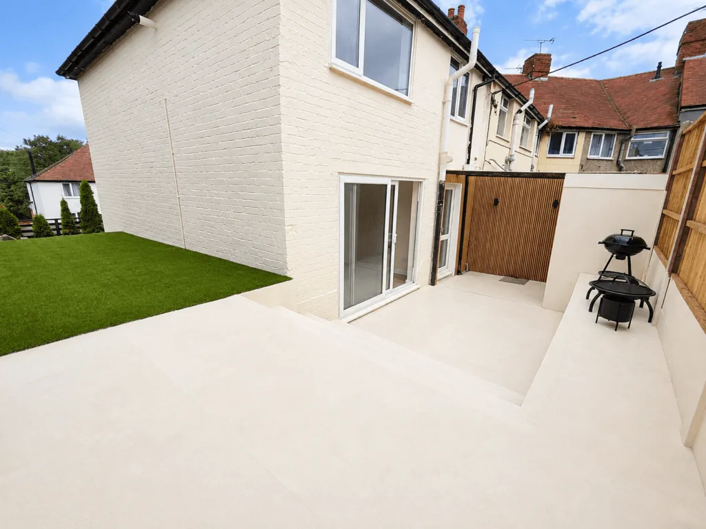 3 bedroom end of terrace house for rent