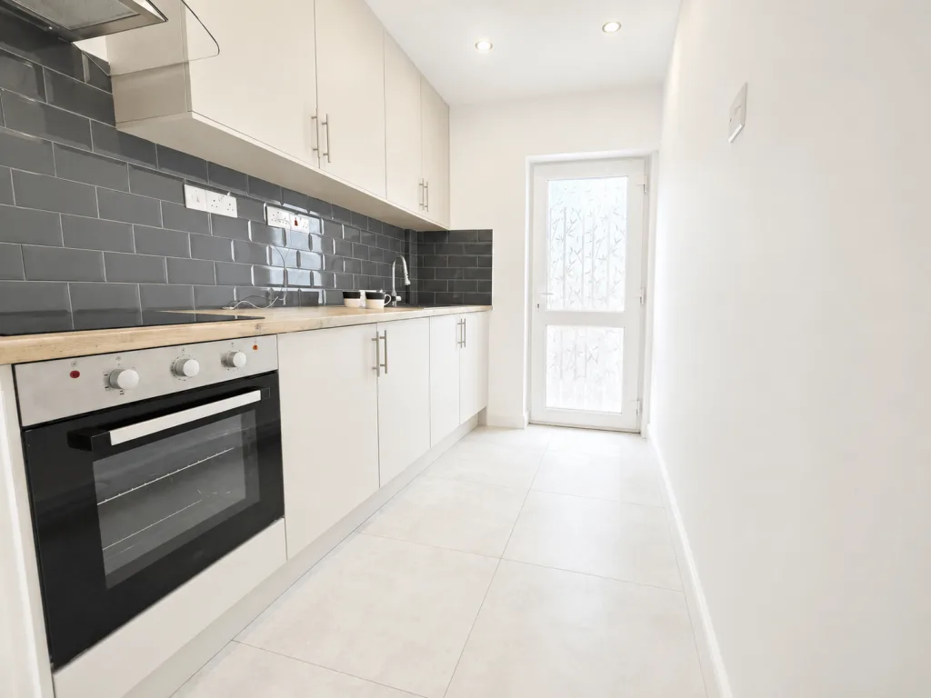 3 bedroom end of terrace house for rent