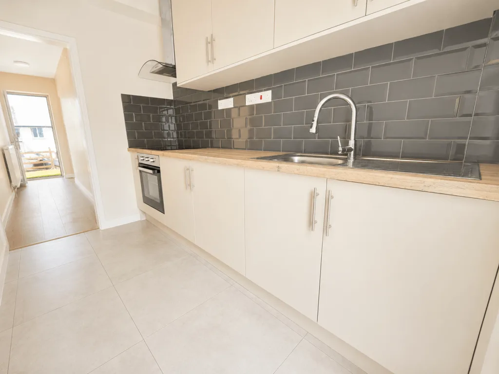 3 bedroom end of terrace house for rent
