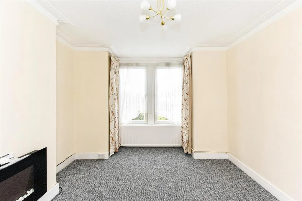 3 bedroom maisonette for rent