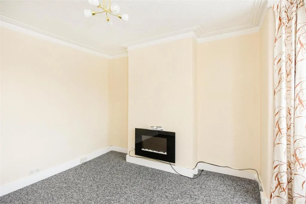3 bedroom maisonette for rent