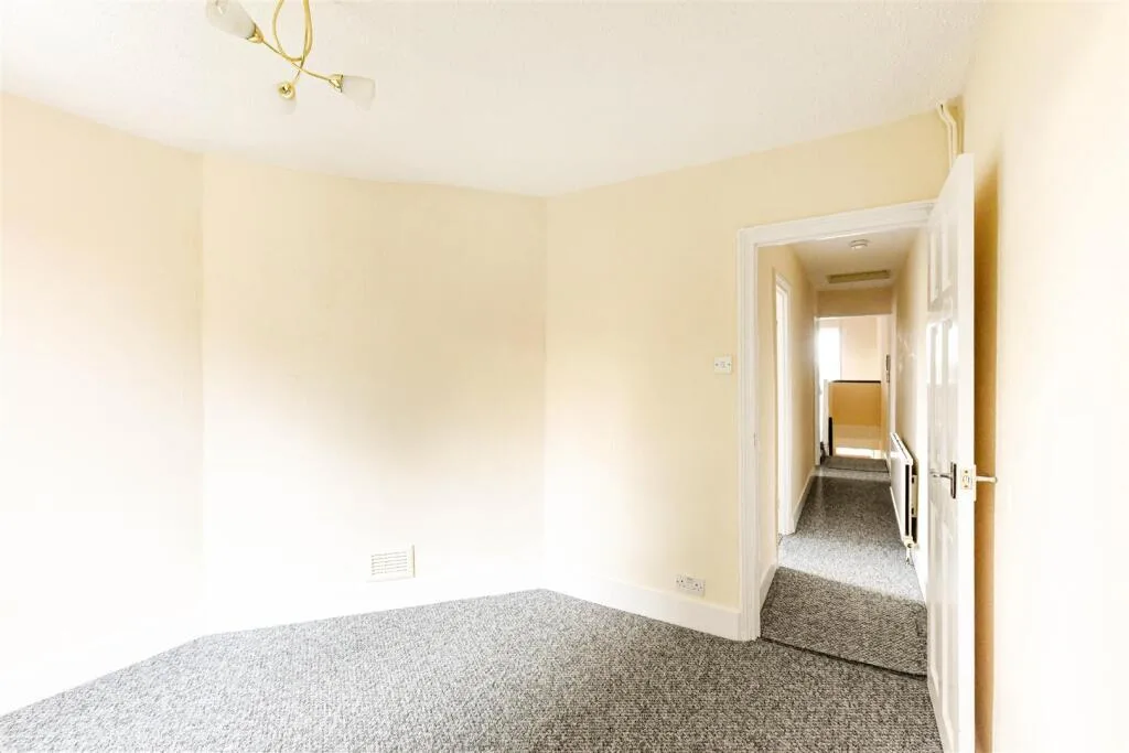 3 bedroom maisonette for rent