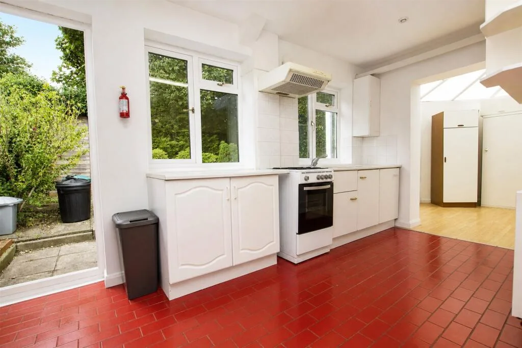 6 bedroom house for rent
