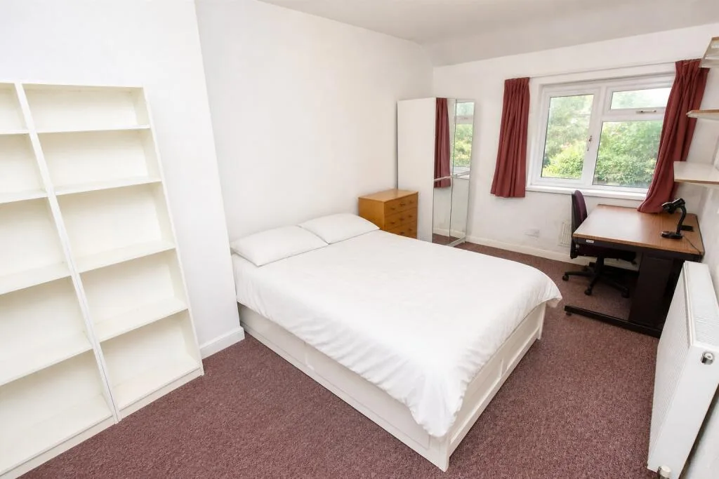 6 bedroom house for rent