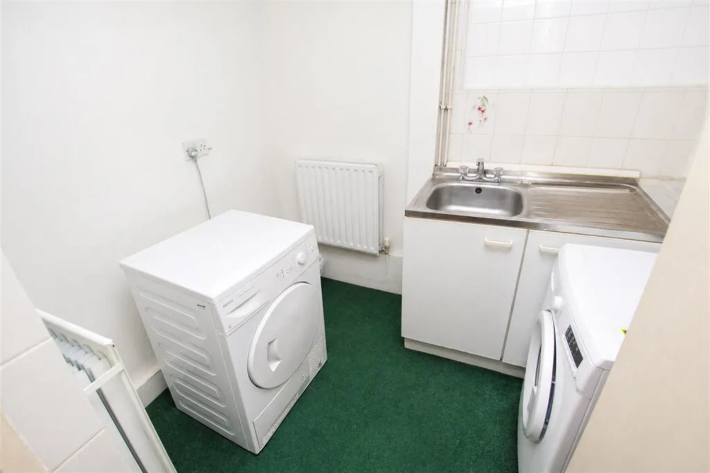 6 bedroom house for rent