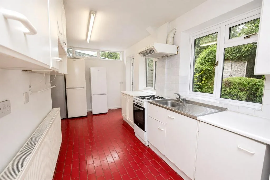 6 bedroom house for rent