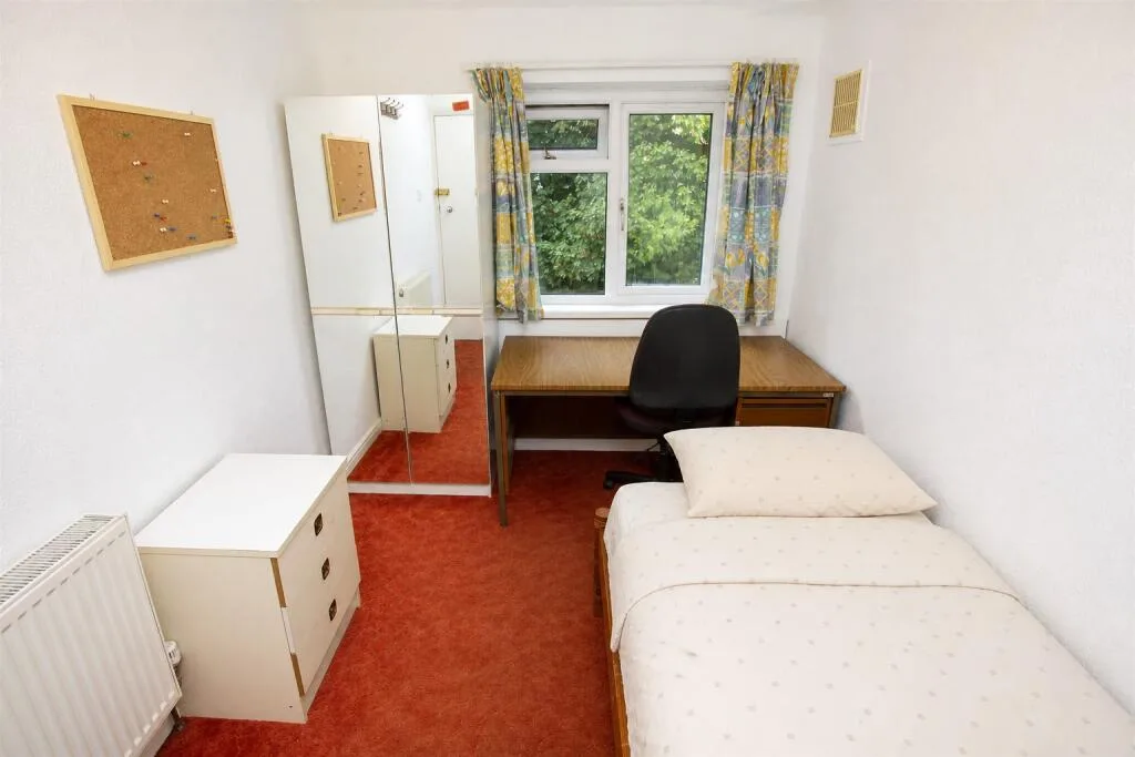 6 bedroom house for rent