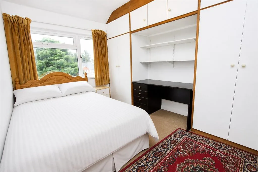6 bedroom house for rent
