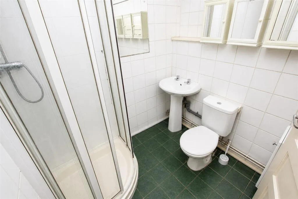 6 bedroom house for rent