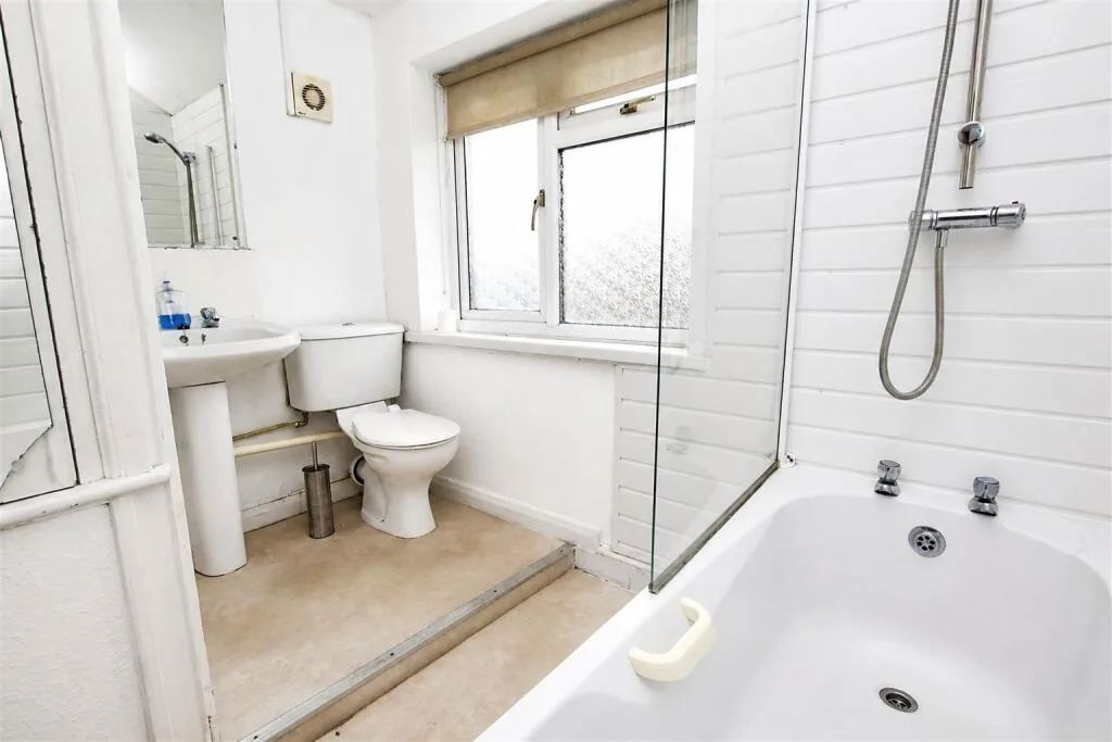6 bedroom house for rent